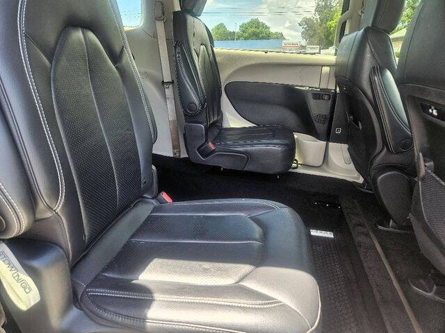 2022 Chrysler Pacifica Touring L
