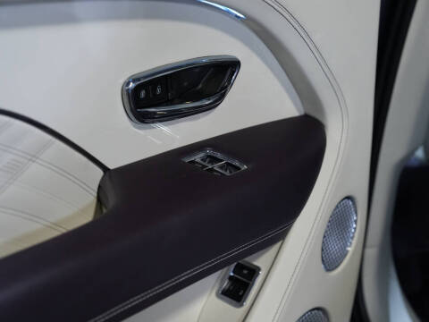 2023 Bentley Bentayga EWB