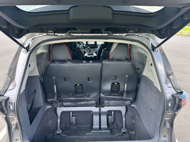 2024 Toyota Sienna LE 8-Passenger