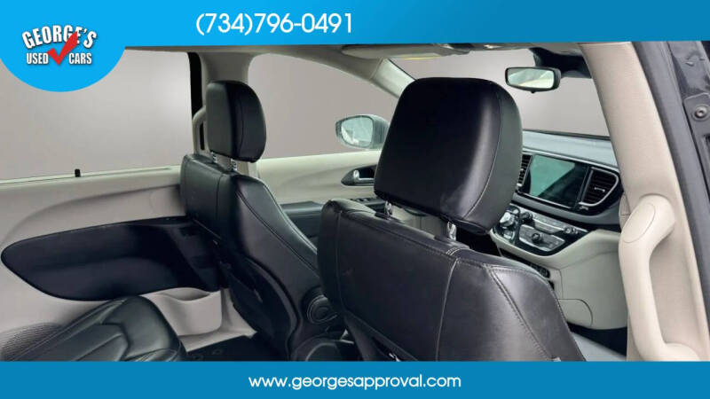 2023 Chrysler Pacifica Touring L