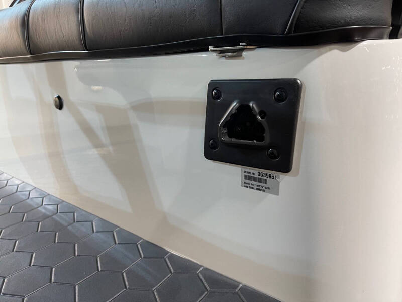 2025 E-Z-GO Express 6 ELiTE Lithium