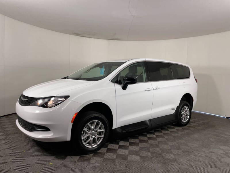 2024 Chrysler Voyager LX