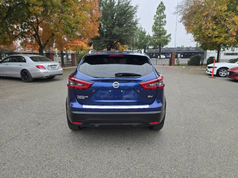 2022 Nissan Rogue Sport SV