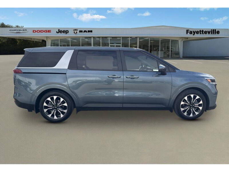 2024 Kia Carnival EX