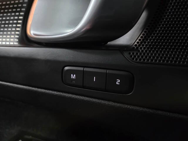 2020 Volvo XC40 T4 R-Design