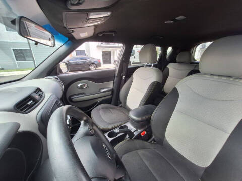 2016 Kia Soul +