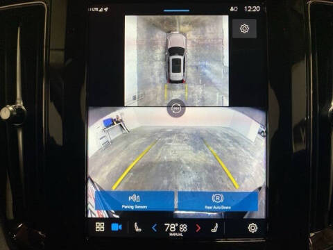 2025 Volvo XC60 B5 Plus Dark Theme