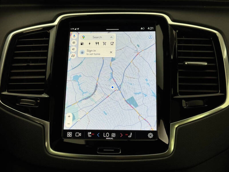 2023 Volvo XC90 Recharge T8 Ultimate Dark Theme