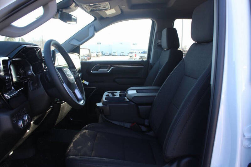 2025 GMC Sierra 1500 SLE