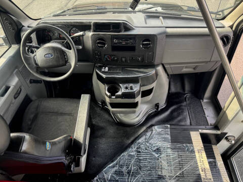 2017 Ford E-Series E-450 SD