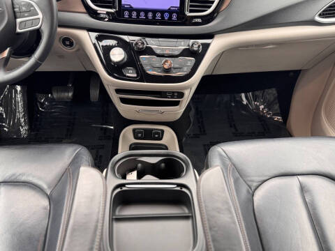 2017 Chrysler Pacifica Touring-L