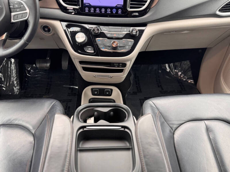 2017 Chrysler Pacifica Touring-L