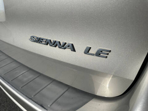 2005 Toyota Sienna LE 7 Passenger
