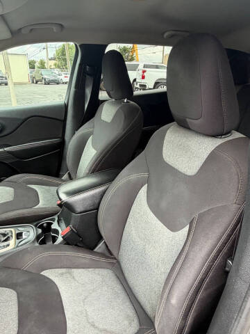 2015 Jeep Cherokee Sport