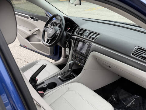 2017 Volkswagen Passat 1.8T R-Line