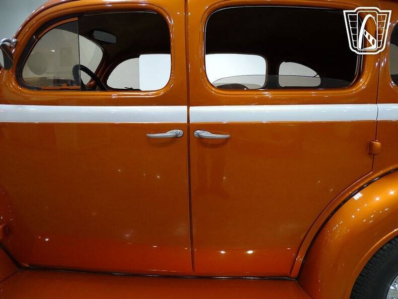 1937 Plymouth P4
