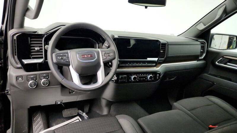 2025 GMC Sierra 1500 Elevation Standard