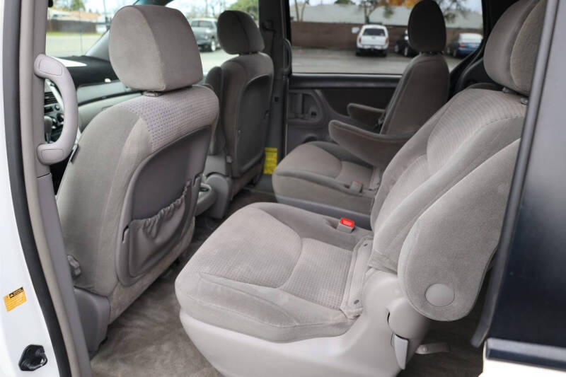 2006 Toyota Sienna LE 7 Passenger