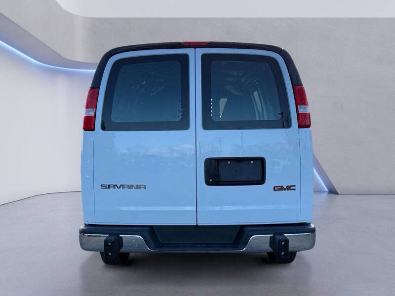 2024 GMC Savana 2500