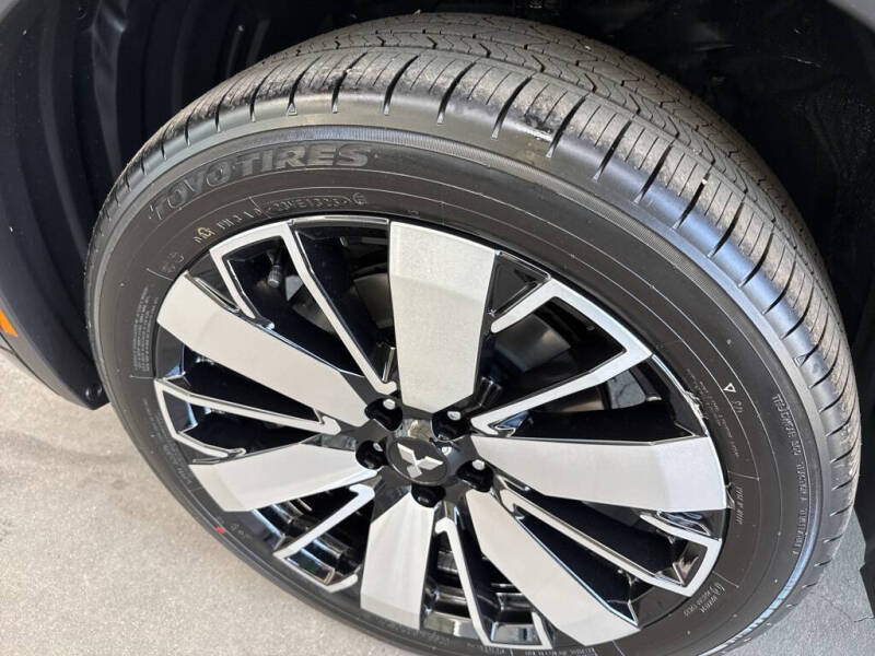 2025 Mitsubishi Outlander SEL Platinum Edition