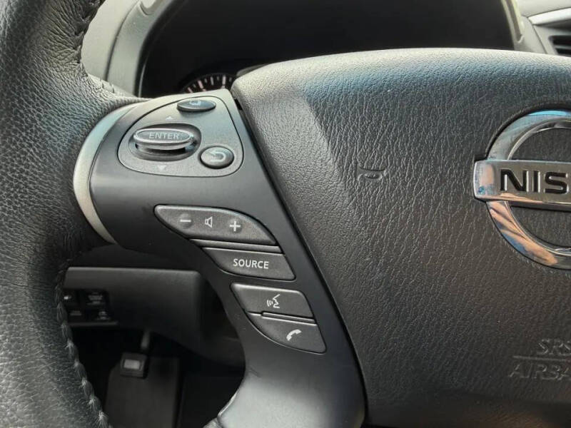 2017 Nissan Pathfinder SL
