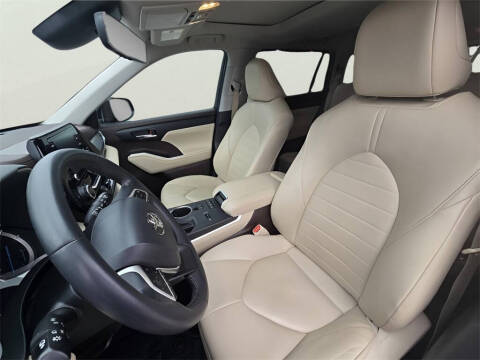 2022 Toyota Highlander Hybrid XLE