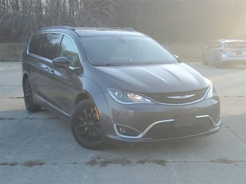 2017 Chrysler Pacifica for sale at Betten Baker Preowned Center in Twin Lake MI