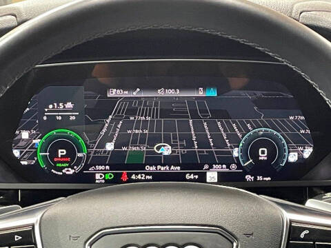 2022 Audi e-tron quattro Premium Plus