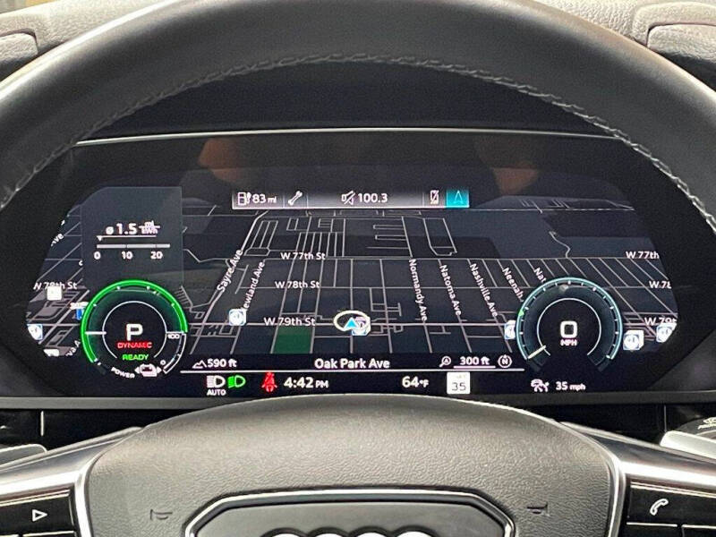 2022 Audi e-tron quattro Premium Plus