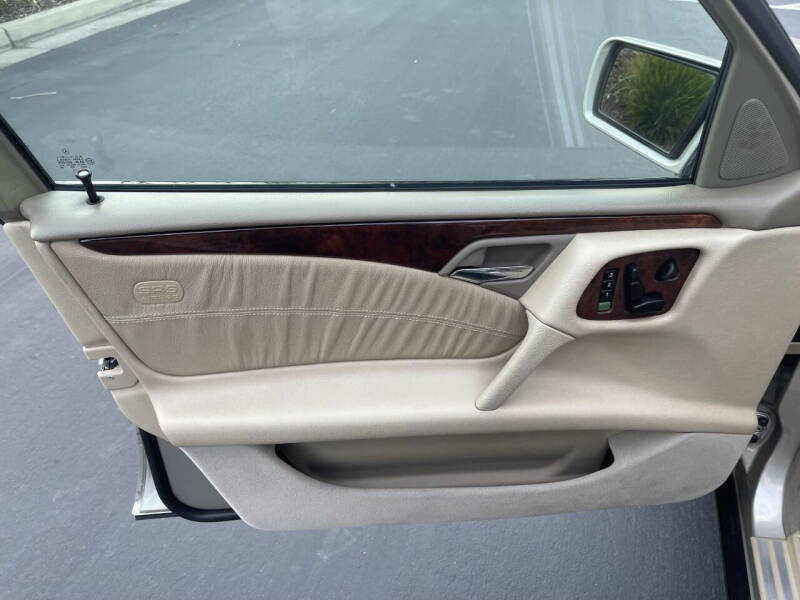 1998 Mercedes-Benz E-Class E 320