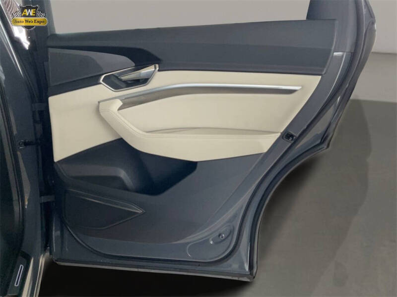 2024 Audi Q8 Sportback e-tron quattro Premium Plus S line