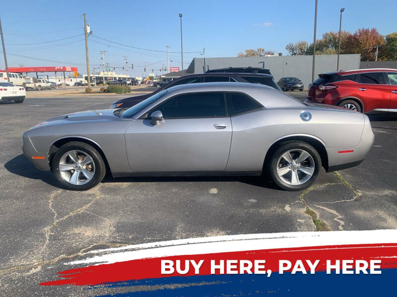 2015 Dodge Challenger SXT's photo