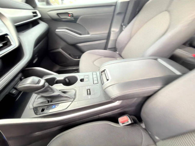 2021 Toyota Highlander LE