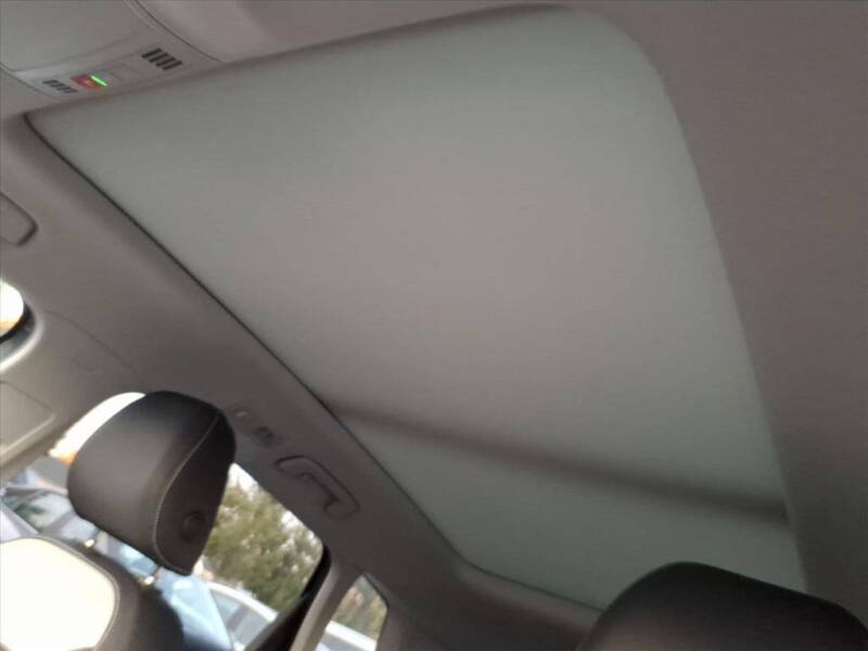 2025 Volkswagen Taos SEL 4Motion