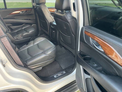 2016 Cadillac Escalade Luxury Collection