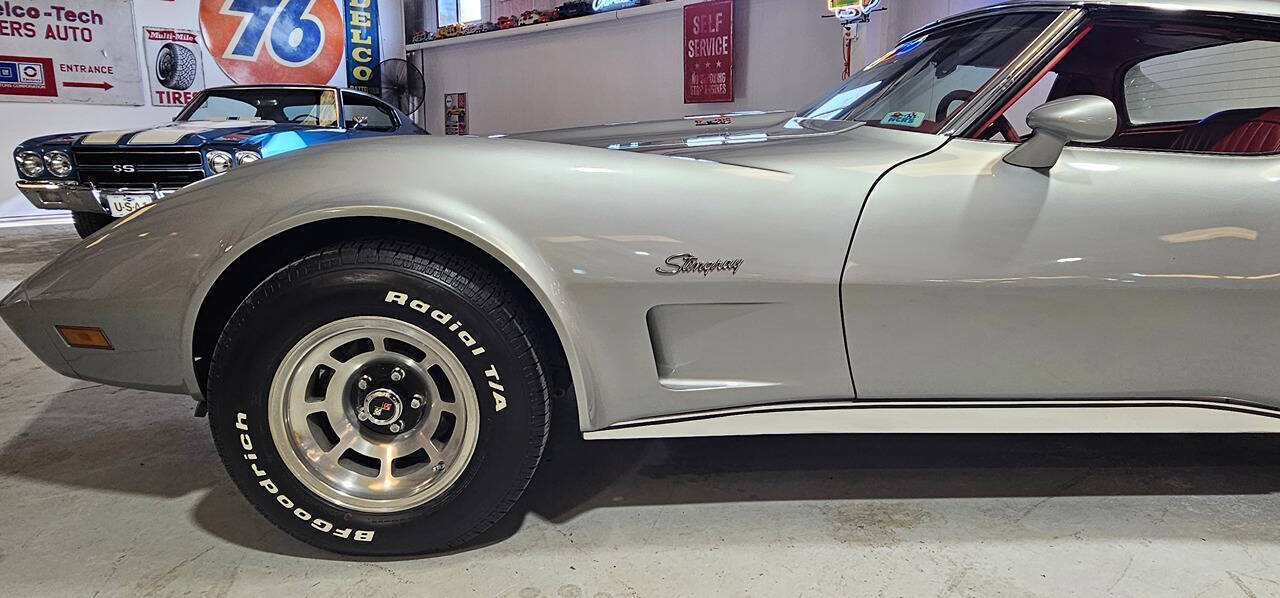 1976 Chevrolet Corvette Stingray 33
