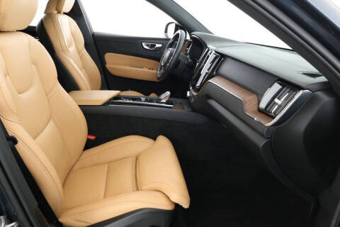 2025 Volvo XC60 T8 Ultra Dark Theme