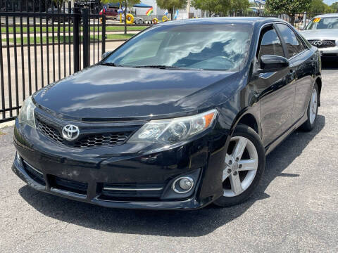 2013 Toyota Camry for sale at Auto United in Houston TX