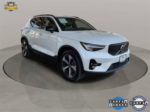 2024 Volvo XC40 B5 Plus Dark Theme