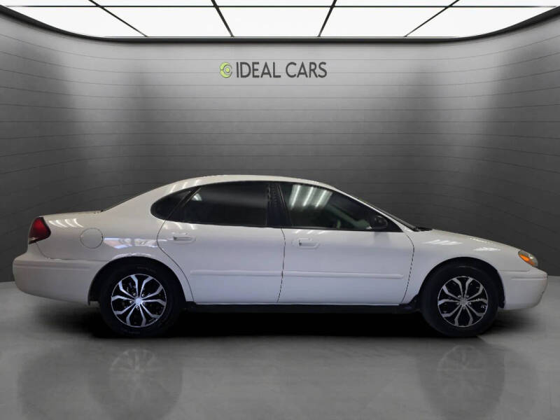 2006 Ford Taurus SE