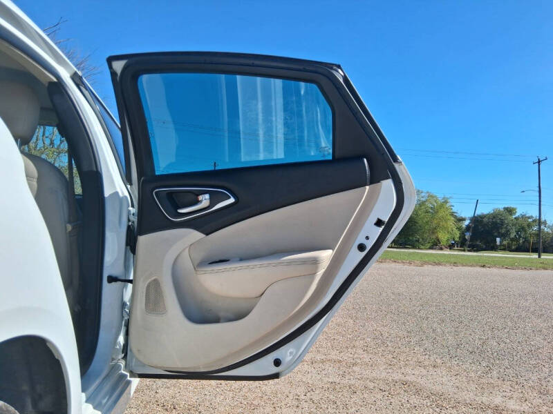 2015 Chrysler 200 Limited