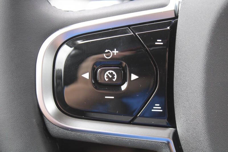 2025 Volvo XC60 T8 Plus Dark Theme