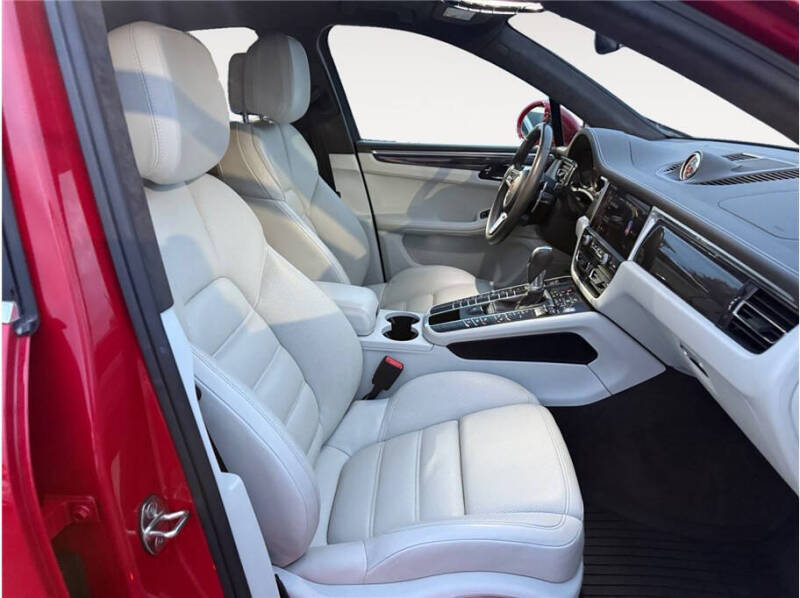 2020 Porsche Macan Turbo