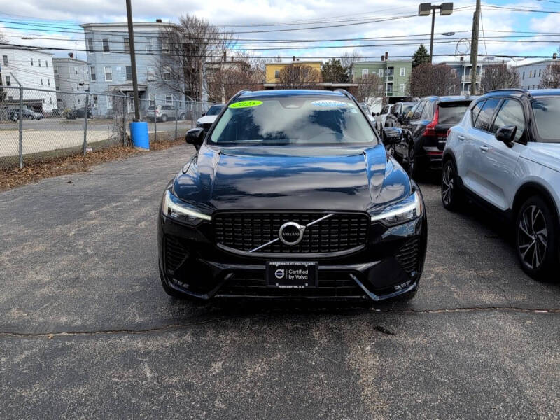 2025 Volvo XC60 B5 Core Dark Theme