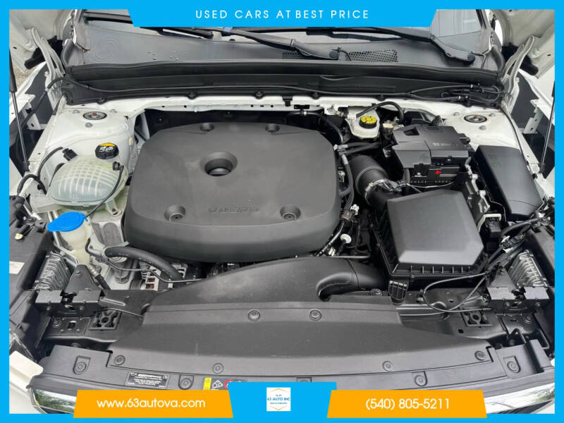 2021 Volvo XC40 T5 Momentum