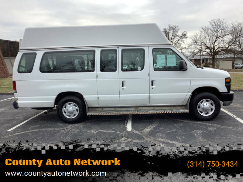 2010 Ford E-Series Econoline Van Commercial's photo