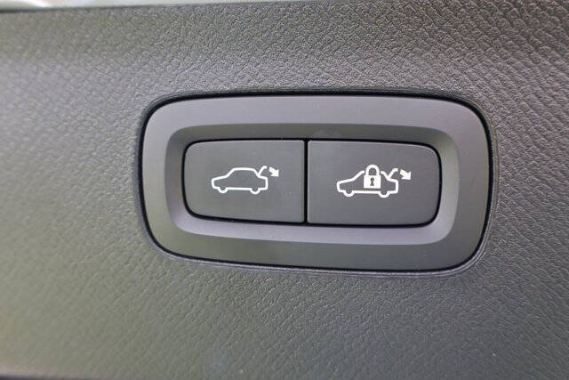 2024 Volvo XC90 B5 Core Bright Theme