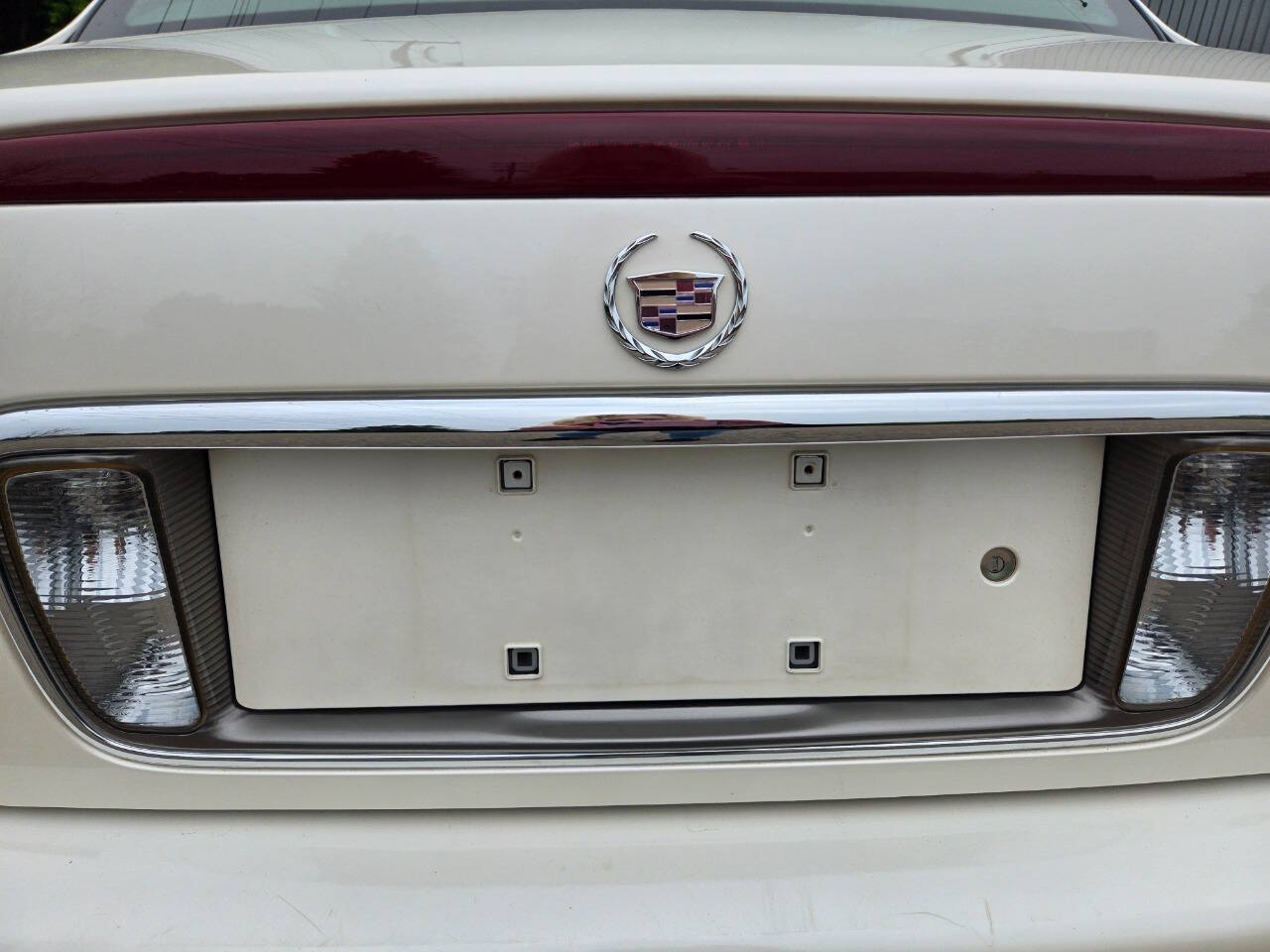 2002 Cadillac DeVille 27