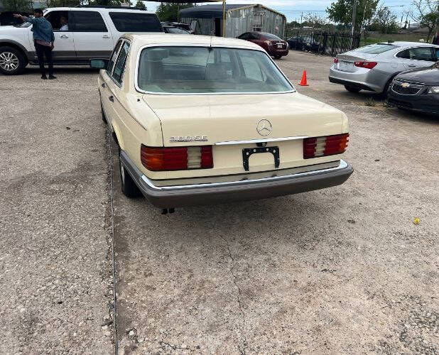 1984 Mercedes-Benz 300-Class