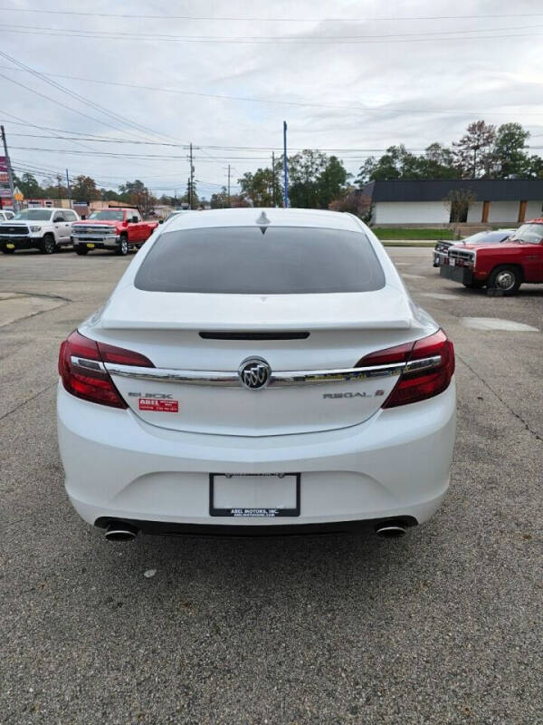 2017 Buick Regal Sport Touring photo 5